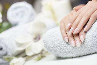 How to apply gel polish to a natural nails?