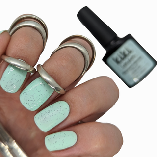 mint green gel polish pastel summer spring gellack nails biab speckled egg shell nail art easter holiday